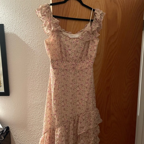 MAGNOLIA FLORAL RUFFLE HI-LO MAXI DRESS - L Astr The Label - Picture 5 of 5